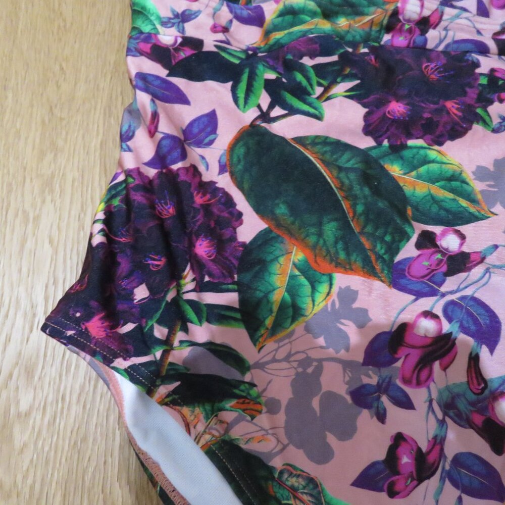 BETTY'S BEACH BUNGALOW Floral Halter Neck One Piece Swimsuit Size 10 Pink Purple - Picture 4 of 12